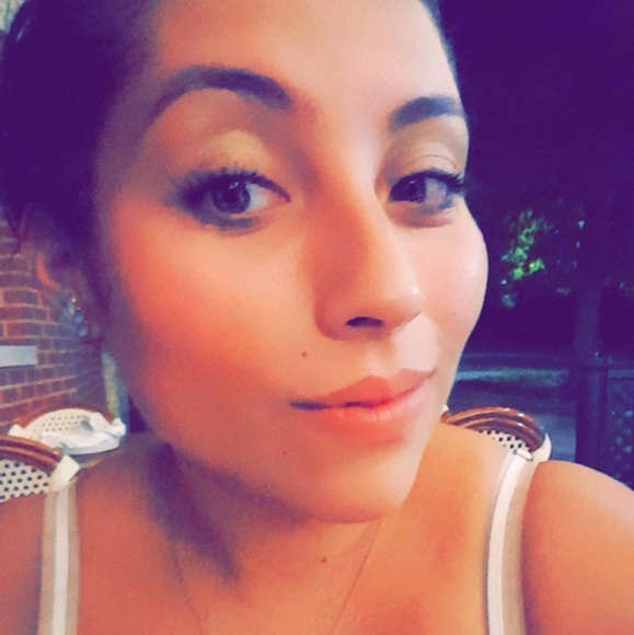 Meet your Posher, Annette - Picture 1 of 1